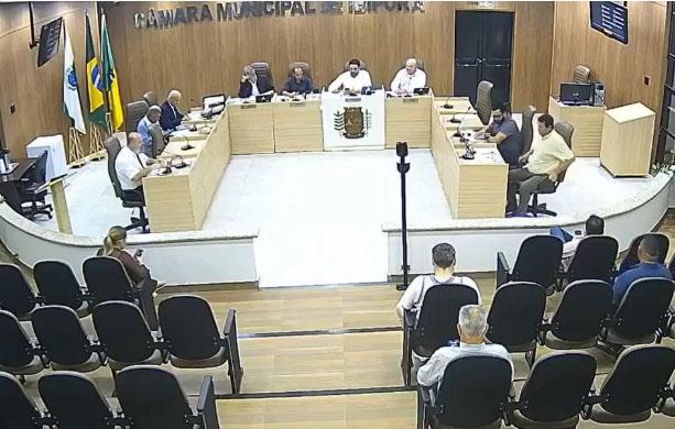 Vereador Hugo Furrier detona gestão municipal e aponta bueiros secos, obras malfeitas e saúde caótica