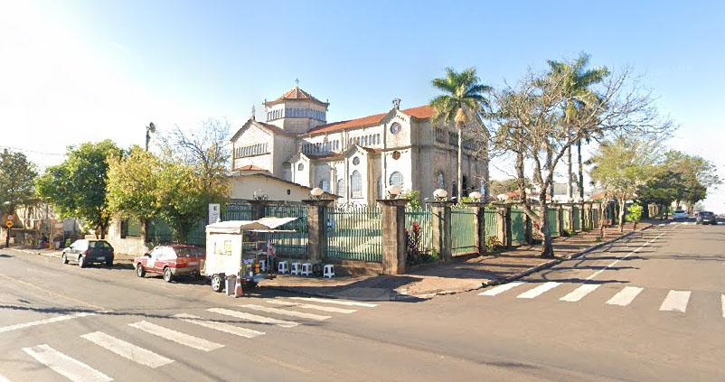 Descaso que custa caro: Prefeito ignora pedido de quebra-molas há quase um ano e acidentes se acumulam na lateral da Igreja Matriz