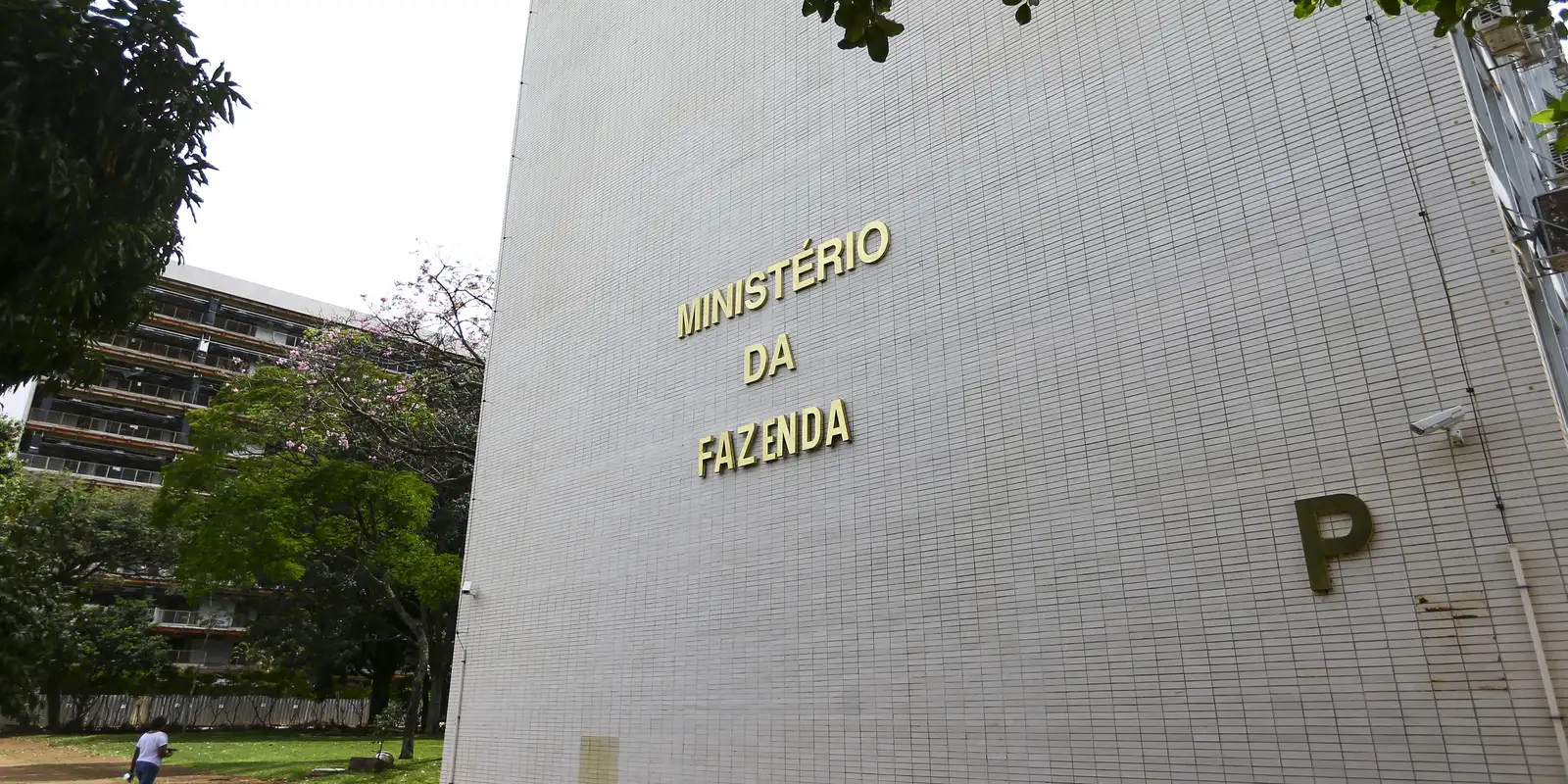 Governo reduz projeção do PIB para 2% em 2026 e 2,3% em 2027