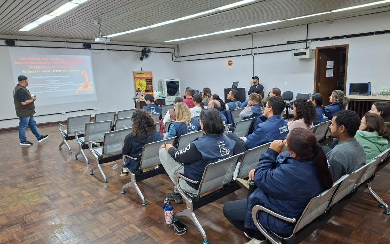 Servidores da Saúde em Ibiporã passam por capacitação para intensificar prevenção e combate a acidentes com escorpiões