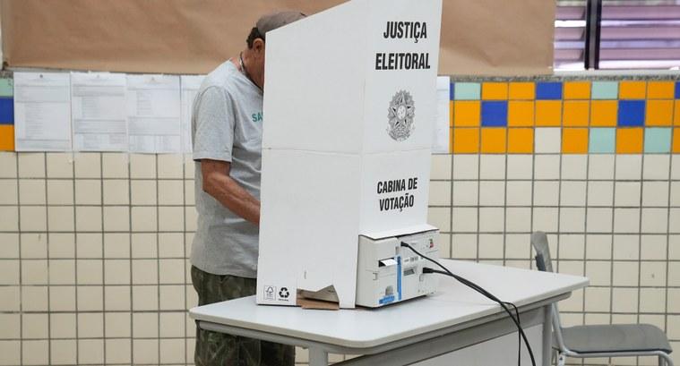 Mais de 1,77 milhão de eleitores faltam às urnas no Paraná e acendem alerta para o segundo turno presidencial